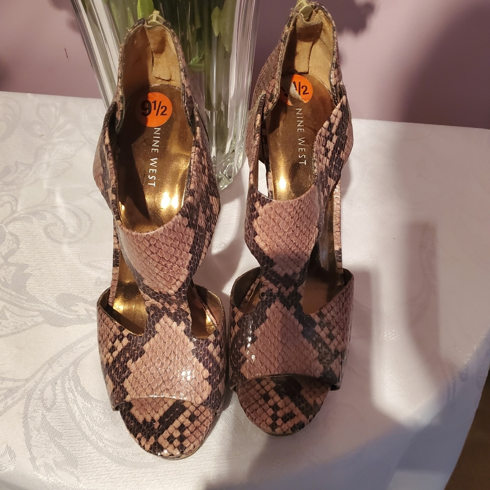 Shoes - Picture 2 of 4